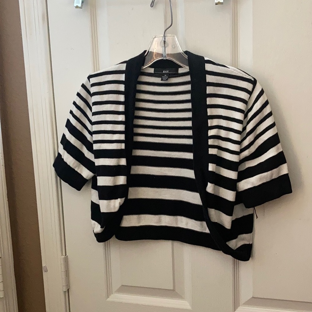 FINAL MARKDOWN R & K short sleeved shrug medium